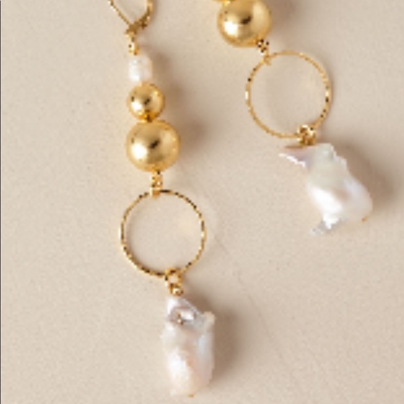Free People Jana Hoop Pearl Earrings NWOT - Picture 2 of 7